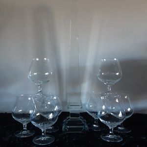 EIGHT (8) RED WINE/BRANDY CRYSTAL GLASSES